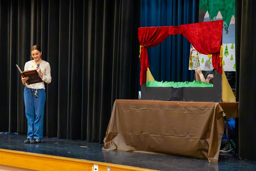 High school actors perform for younger students